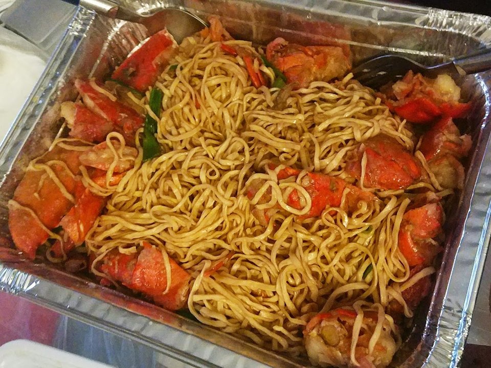 薑蔥炒雙龍蝦加伊麵